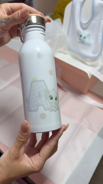 Un ejemplo real de nuestros trabajos, publicado en @chuladas_personalizadas. El contenido y la presentación dependen del producto elegido.
