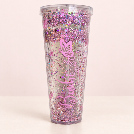 Vaso transparente con purpurina rosa e irisada y diseño de mariposas